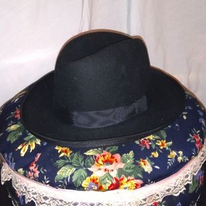 🍁Autumn Closeout SALE 25%🍂‼️Park Royal Solid Black Fadora‼️